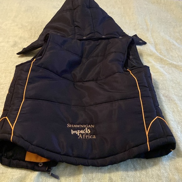 Vest like new condition, unisex size Small. - Picture 3 of 3